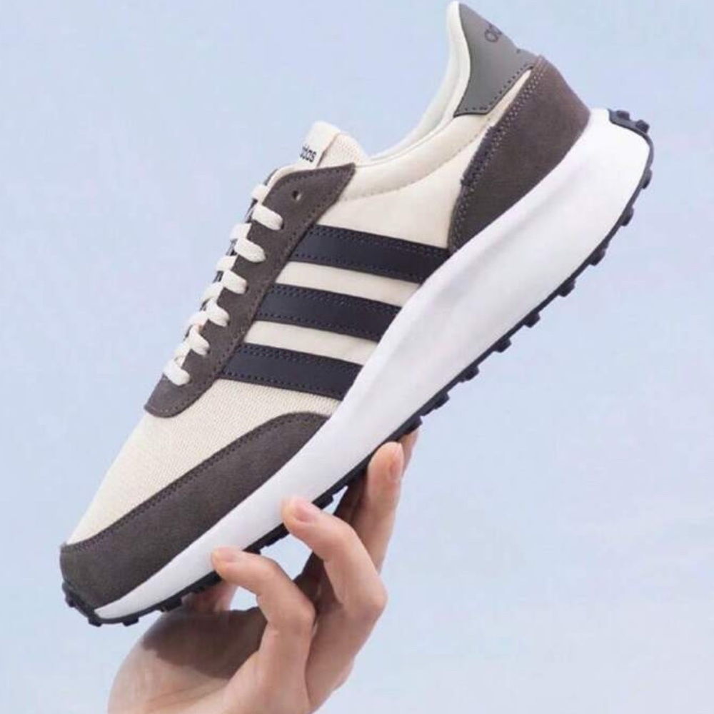 Adidas Run 70s GY3884 men’s 7.5 women’s 9.5 sports sneaker